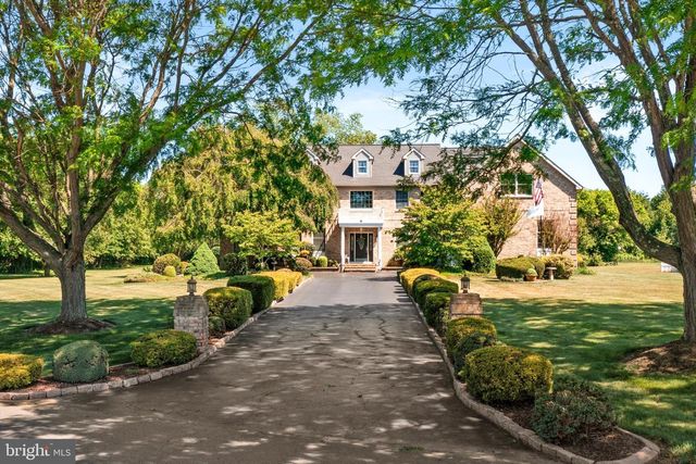 8 CARNEY WAY, Hamilton, NJ 08620