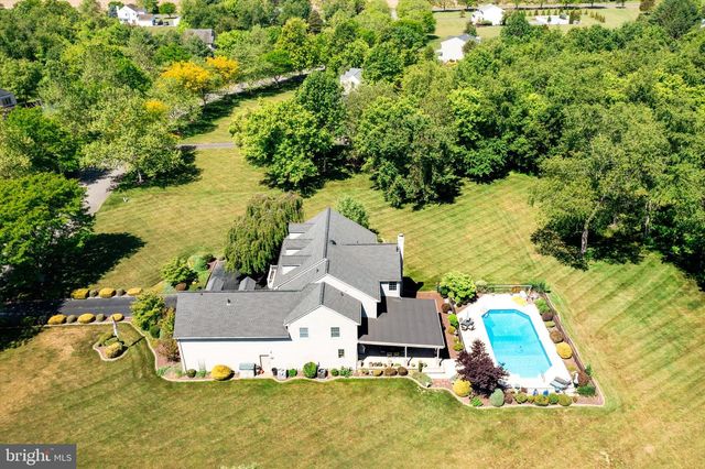 8 CARNEY WAY, Hamilton, NJ 08620