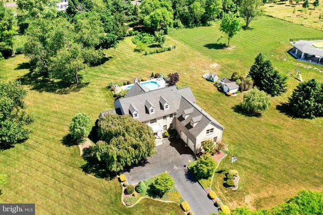8 CARNEY WAY, Hamilton, NJ 08620