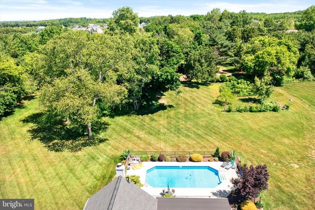 8 CARNEY WAY, Hamilton, NJ 08620