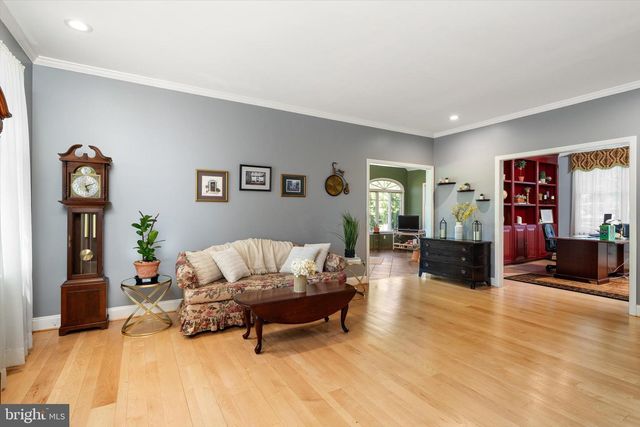 8 CARNEY WAY, Hamilton, NJ 08620