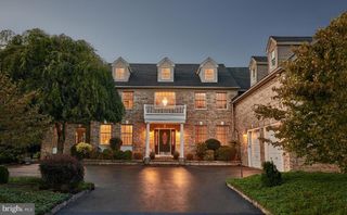 8 CARNEY WAY, Hamilton, NJ 08620