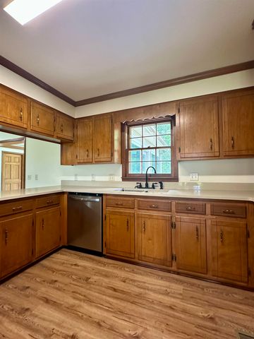 808 W MAIN ST, Adamsville, TN 38310