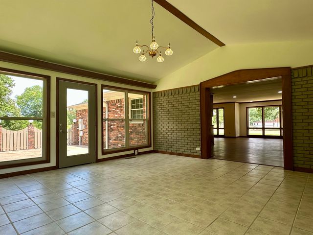 808 W MAIN ST, Adamsville, TN 38310