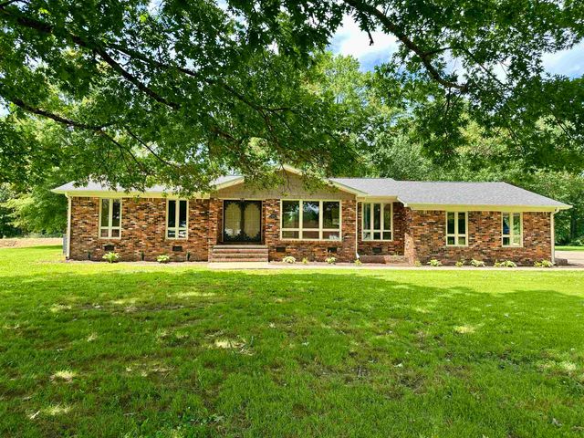808 W MAIN ST, Adamsville, TN 38310