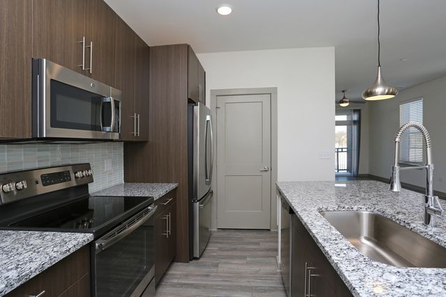 700 E Algonquin Road 2401, Schaumburg, IL 60173