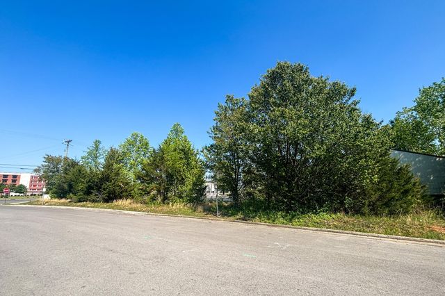 1623 Beasie Rd, Murfreesboro, TN 37128