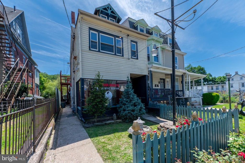 2212 PERKIOMEN AVE, Reading, PA 19606