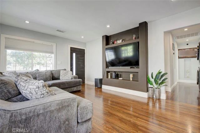 7007 Murietta Avenue, Van Nuys, CA 91405