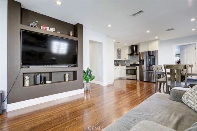 7007 Murietta Avenue, Van Nuys, CA 91405