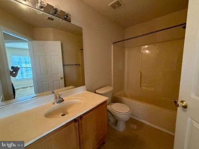 41 LITCHFIELD LN E, Martinsburg, WV 25405