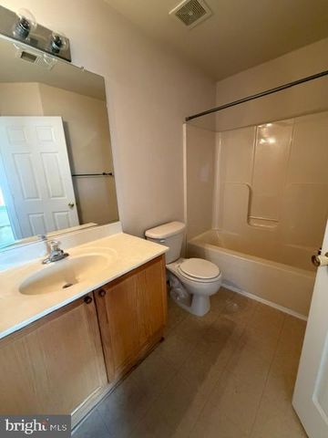 41 LITCHFIELD LN E, Martinsburg, WV 25405