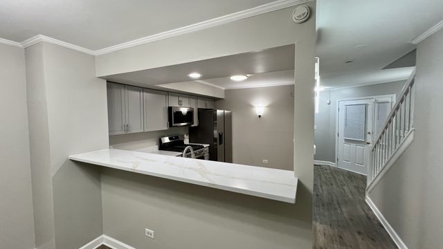 1926 GROVE Avenue, Schaumburg, IL 60193