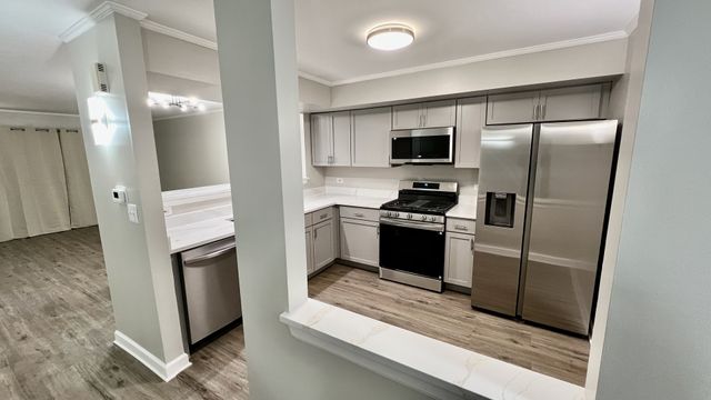 1926 GROVE Avenue, Schaumburg, IL 60193