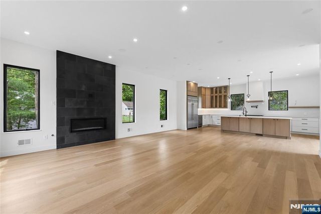 1 Bancroft Place, Cresskill, NJ 07626