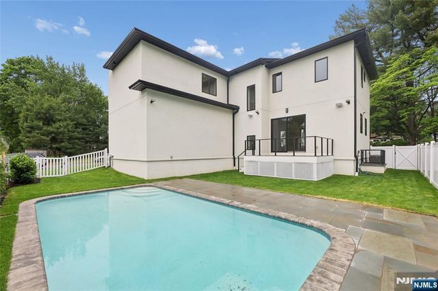 1 Bancroft Place, Cresskill, NJ 07626