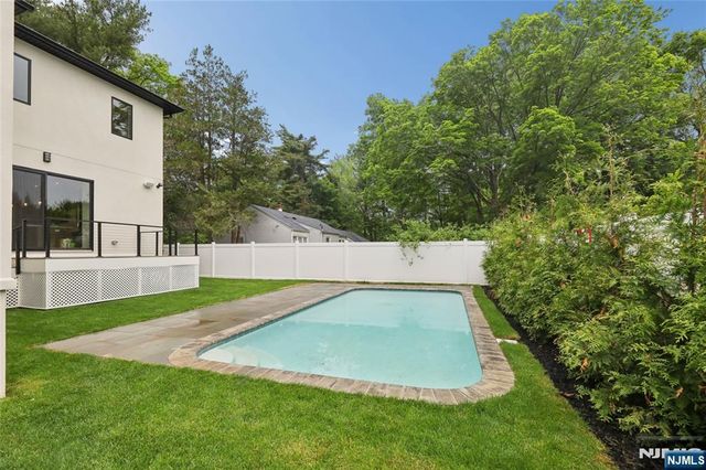 1 Bancroft Place, Cresskill, NJ 07626