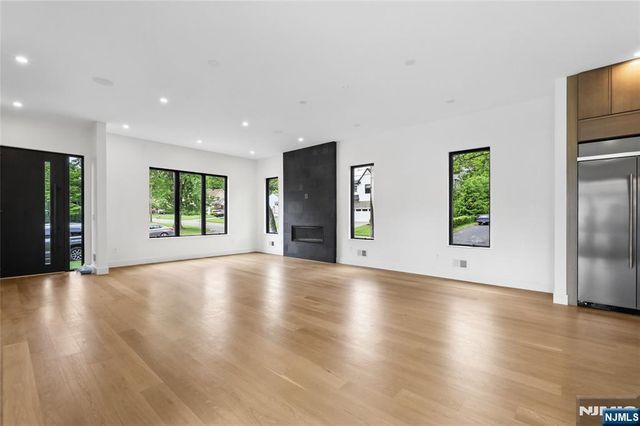 1 Bancroft Place, Cresskill, NJ 07626