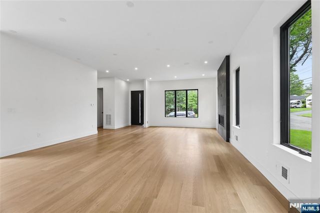 1 Bancroft Place, Cresskill, NJ 07626