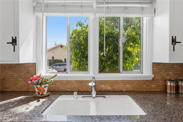 14335 Magnolia Bl, Sherman Oaks, CA 91423