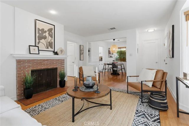 14335 Magnolia Bl, Sherman Oaks, CA 91423