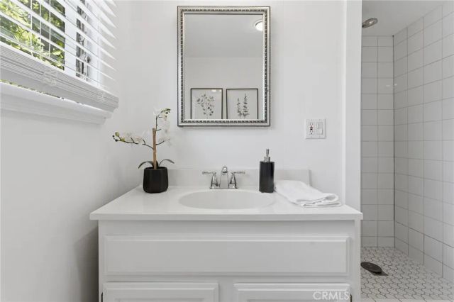 14335 Magnolia Bl, Sherman Oaks, CA 91423