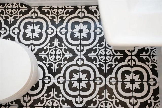 14335 Magnolia Bl, Sherman Oaks, CA 91423