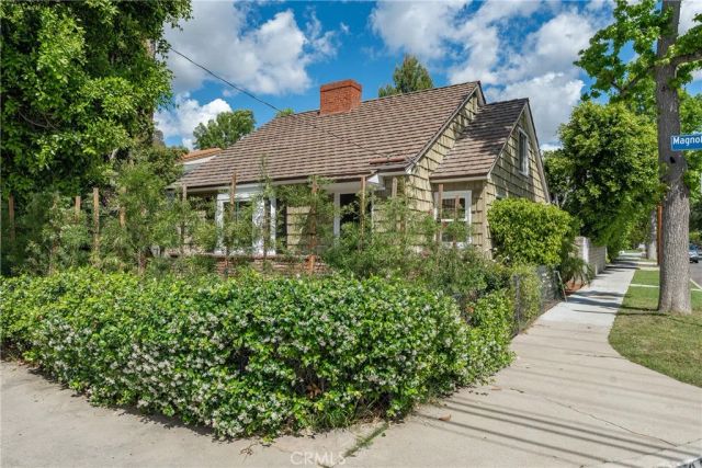 14335 Magnolia Bl, Sherman Oaks, CA 91423