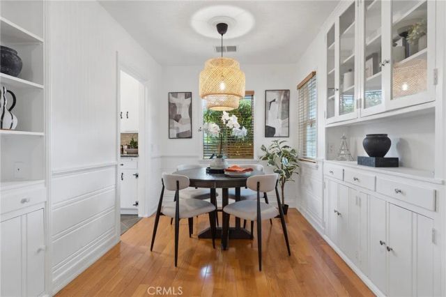 14335 Magnolia Bl, Sherman Oaks, CA 91423