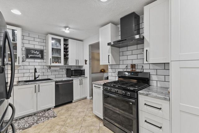 8430 Hiawatha Avenue, Eden Prairie, MN 55347