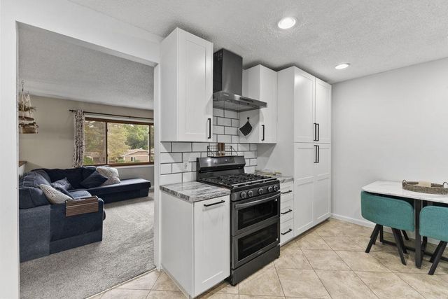 8430 Hiawatha Avenue, Eden Prairie, MN 55347