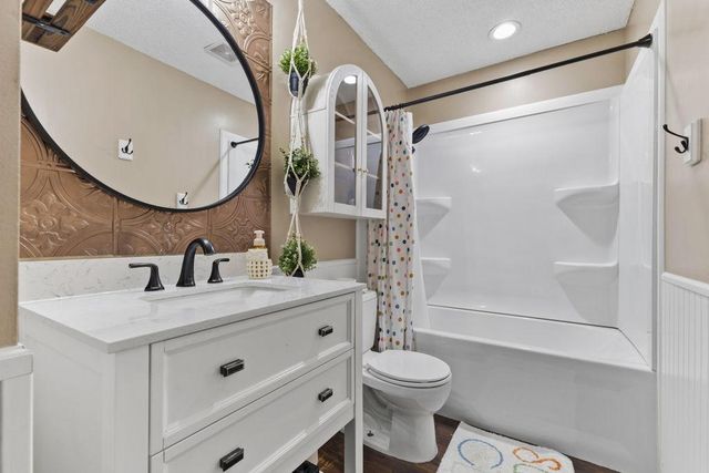 8430 Hiawatha Avenue, Eden Prairie, MN 55347