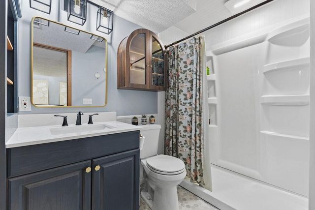 8430 Hiawatha Avenue, Eden Prairie, MN 55347