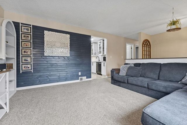 8430 Hiawatha Avenue, Eden Prairie, MN 55347