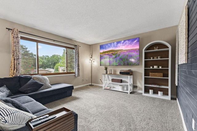 8430 Hiawatha Avenue, Eden Prairie, MN 55347