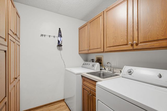 6051 Laurel Avenue 214, Golden Valley, MN 55416