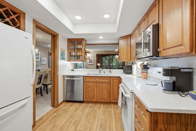 6051 Laurel Avenue 214, Golden Valley, MN 55416