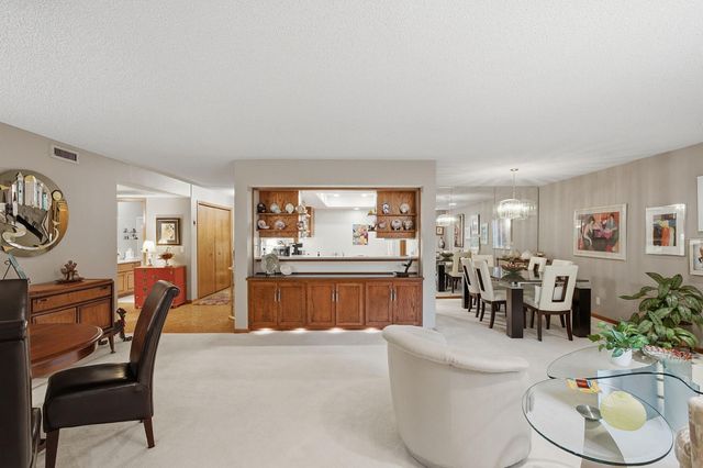 6051 Laurel Avenue 214, Golden Valley, MN 55416
