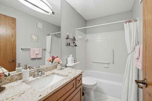 6051 Laurel Avenue 214, Golden Valley, MN 55416