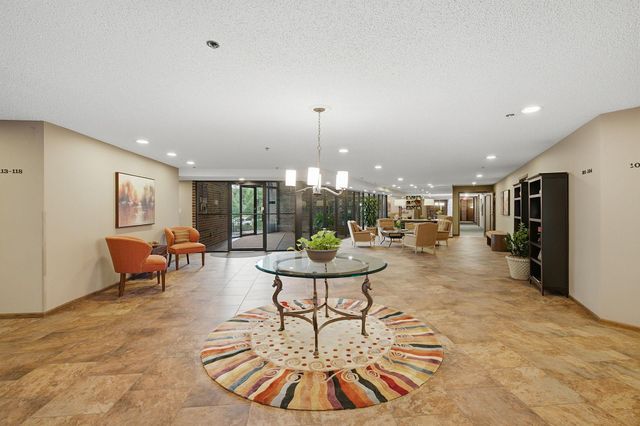 6051 Laurel Avenue 214, Golden Valley, MN 55416