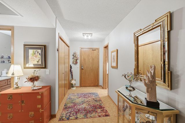 6051 Laurel Avenue 214, Golden Valley, MN 55416