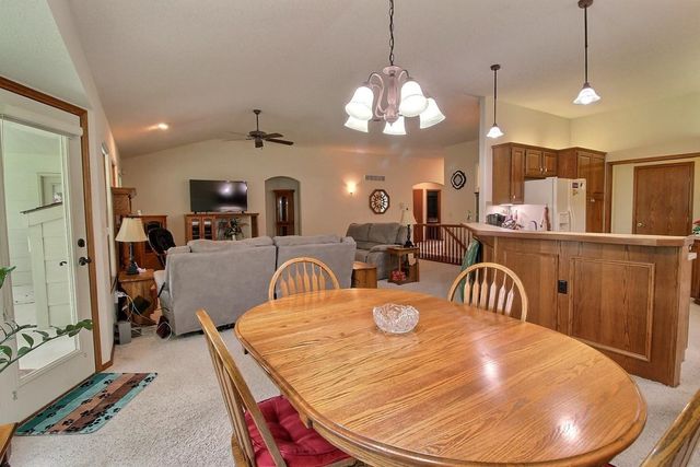 241 S Maple Dunes Ct, Wichita, KS 67235