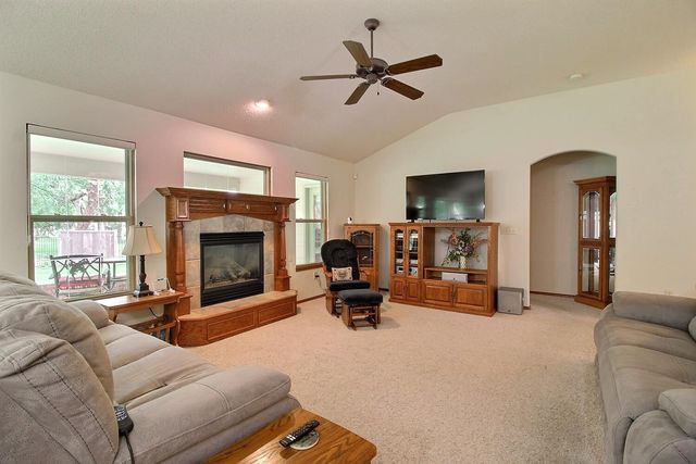 241 S Maple Dunes Ct, Wichita, KS 67235