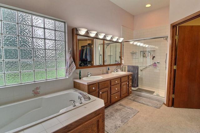 241 S Maple Dunes Ct, Wichita, KS 67235