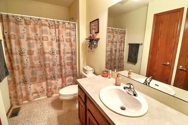241 S Maple Dunes Ct, Wichita, KS 67235