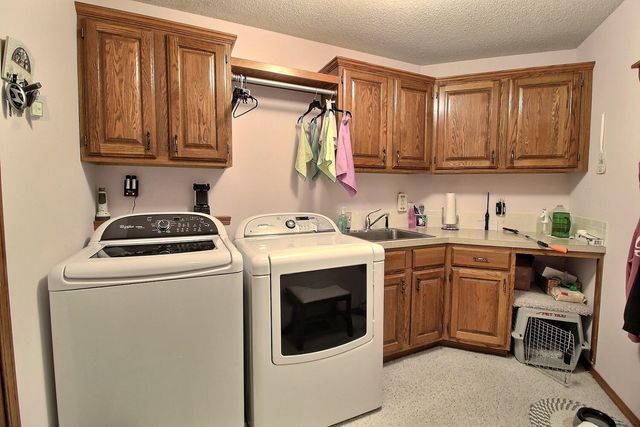 241 S Maple Dunes Ct, Wichita, KS 67235