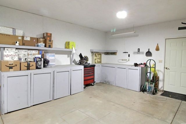 241 S Maple Dunes Ct, Wichita, KS 67235
