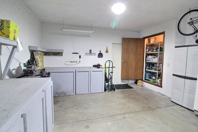 241 S Maple Dunes Ct, Wichita, KS 67235