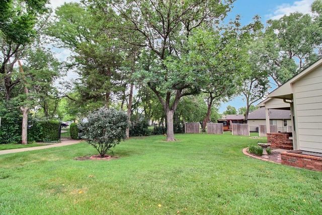 241 S Maple Dunes Ct, Wichita, KS 67235