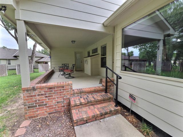 241 S Maple Dunes Ct, Wichita, KS 67235